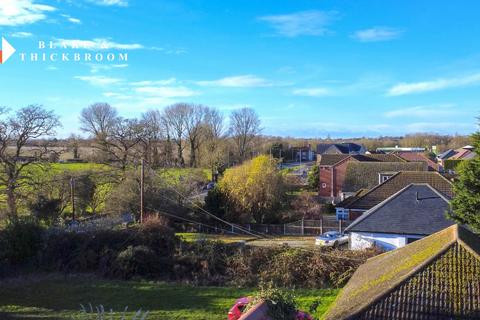 4 bedroom chalet for sale, St Johns Road, Clacton-on-Sea