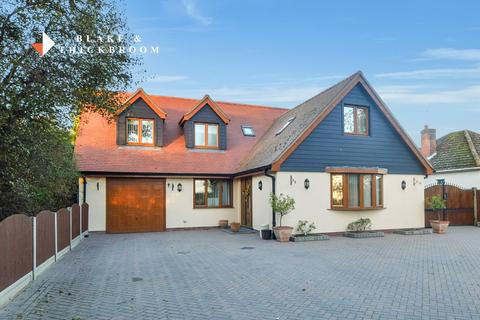 4 bedroom chalet for sale, St Johns Road, Clacton-on-Sea