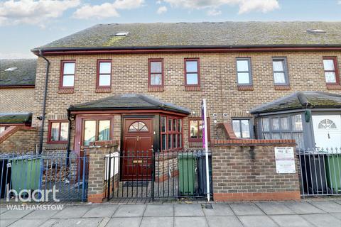 3 bedroom terraced house for sale, Queens Road, London