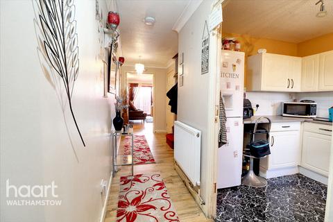 3 bedroom terraced house for sale, Queens Road, London