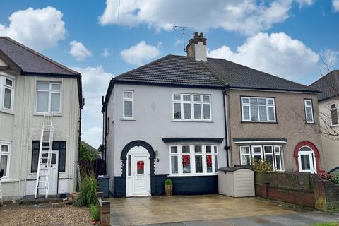 4 bedroom semi-detached house for sale, Royston Avenue, Southend On Sea SS2