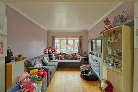 4 bedroom semi-detached house for sale, Royston Avenue, Southend On Sea SS2