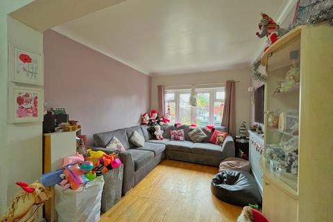 4 bedroom semi-detached house for sale, Royston Avenue, Southend On Sea SS2