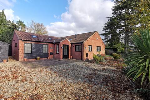 2 bedroom detached bungalow for sale, Beccles Road, Bungay