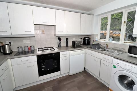 3 bedroom semi-detached house to rent, Mulberry Close, TUNBRIDGE WELLS