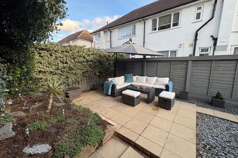 2 bedroom maisonette to rent, Northdown Close, Ruislip HA4