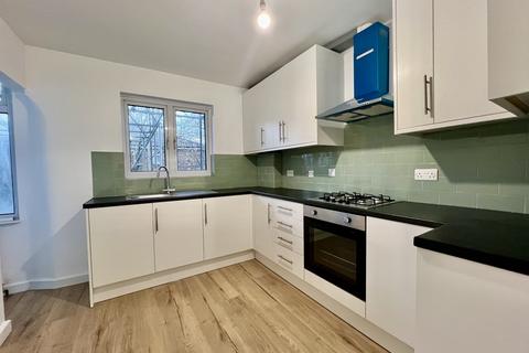 2 bedroom apartment to rent, Northcote, Pinner HA5