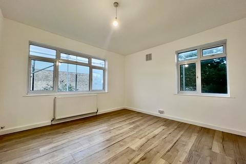 2 bedroom apartment to rent, Northcote, Pinner HA5