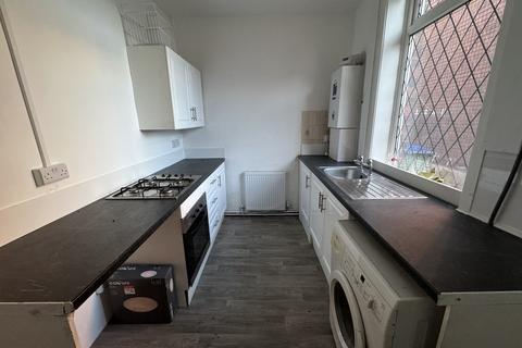 2 bedroom apartment to rent, Cooper Street, Hurstead OL12