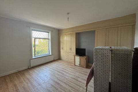 2 bedroom apartment to rent, Cooper Street, Hurstead OL12