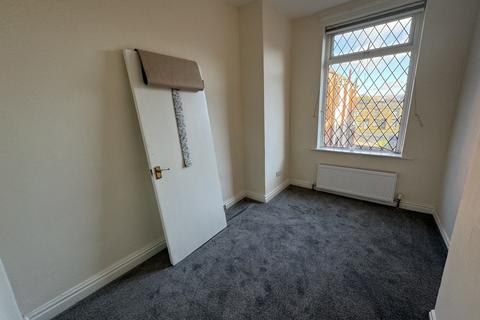 2 bedroom apartment to rent, Cooper Street, Hurstead OL12