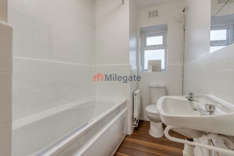 2 bedroom flat to rent, The Hyde, London NW9