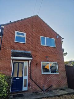 3 bedroom semi-detached house to rent, Manor Close, Peterborough PE6