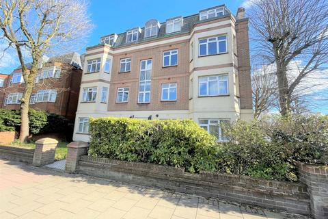 3 bedroom flat to rent, Ballards Lane, London N3