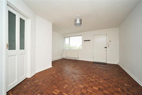 2 bedroom flat to rent, Springfield Court, Linslade