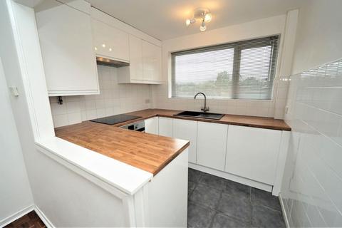 2 bedroom flat to rent, Springfield Court, Linslade