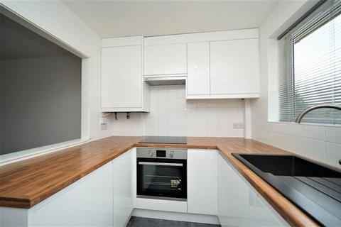 2 bedroom flat to rent, Springfield Court, Linslade