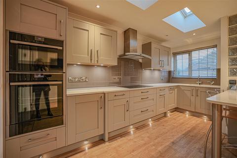 4 bedroom detached house for sale, Parkhill Road, Hemel Hempstead, HP1
