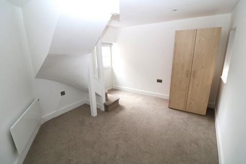 2 bedroom ground floor flat to rent, North Street, Dorking