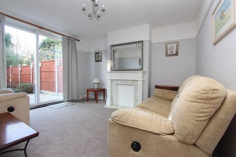 3 bedroom semi-detached house to rent, Court Farm Road, Northolt