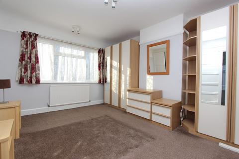 3 bedroom semi-detached house to rent, Court Farm Road, Northolt