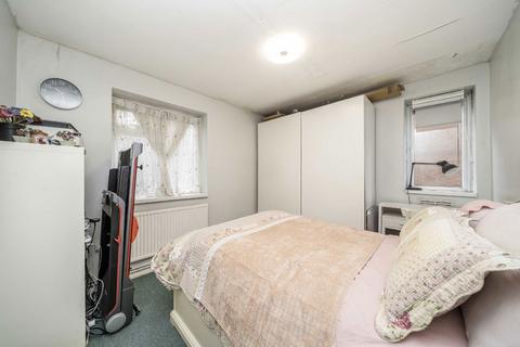 3 bedroom flat for sale, Goldsmiths Row, London E2