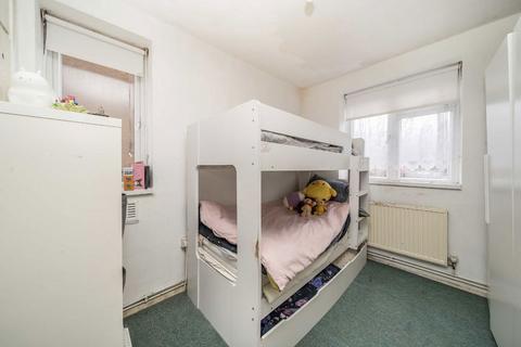 3 bedroom flat for sale, Goldsmiths Row, London E2