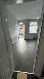 2 bedroom terraced house to rent, Jepheys Street, Rochdale