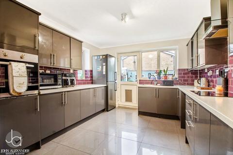 27 Anchor Road, Tiptree, Colchester, CO5 0AP