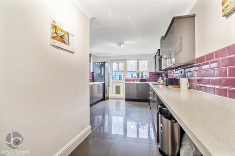 27 Anchor Road, Tiptree, Colchester, CO5 0AP