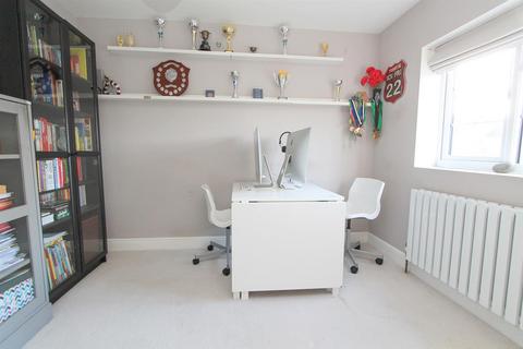 3 Nash Close, Sutton, SM1 3TL