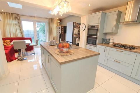 3 Nash Close, Sutton, SM1 3TL