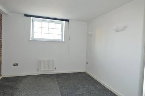 2 bedroom apartment to rent, Kidman Close, Romford