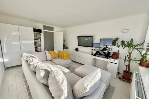 6 Wisdons Close, Dagenham, RM10 7HB