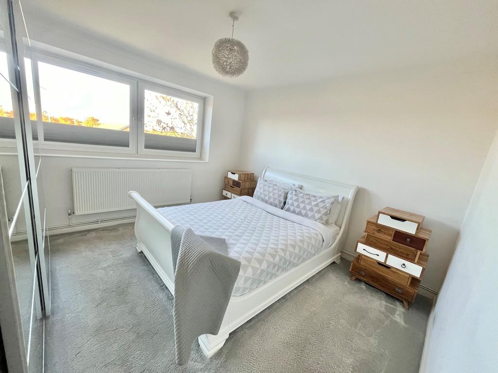 Bed 1.2