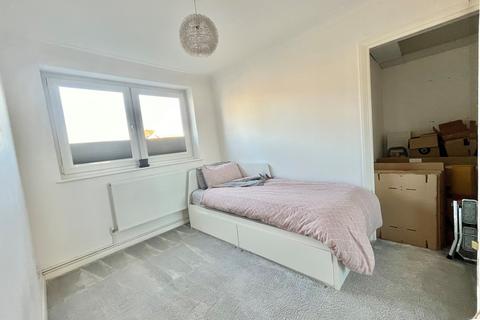 6 Wisdons Close, Dagenham, RM10 7HB