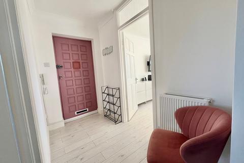 6 Wisdons Close, Dagenham, RM10 7HB