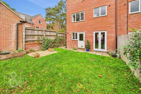 4 bedroom semi-detached house for sale, Kevill Davis Drive, Little Plumstead, Norwich
