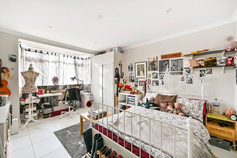 4 bedroom maisonette for sale, Camberley Avenue, New Malden, London, SW20