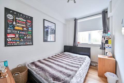 3 bedroom flat for sale, Wandsworth Road, Vauxhall, London, SW8