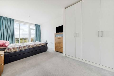 2 bedroom flat for sale, High Street, Feltham TW13