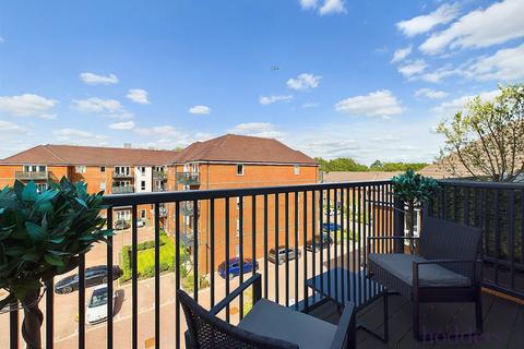 2 bedroom apartment to rent, Blackbess Lane, KT16 9QF, KT16