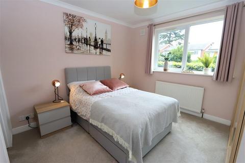 1 bedroom flat to rent, Cedar Court, Station Road, Epping