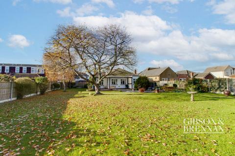 3 bedroom detached bungalow to rent, Windsor Avenue, Grays, RM16