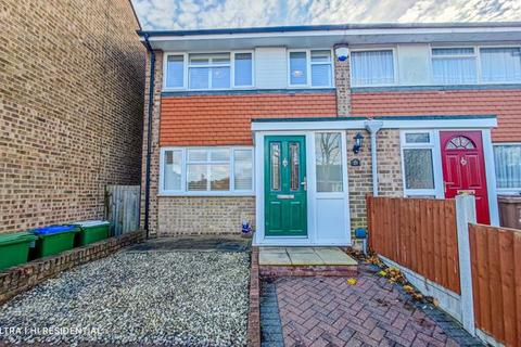 3 bedroom end of terrace house to rent, Wordsworth Road, Welling DA16