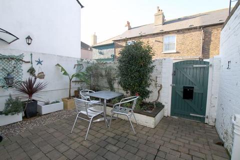 2 bedroom terraced house for sale, Walmer