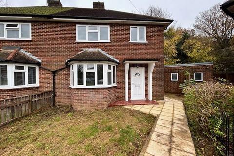 3 bedroom semi-detached house to rent, Leighton Gardens, South Croydon