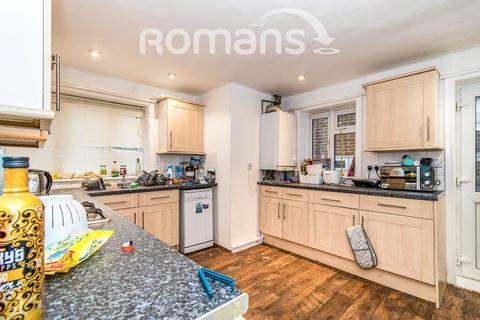 4 bedroom semi-detached house to rent, Stanmore, Winchester