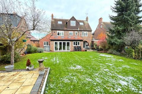 5 bedroom detached house for sale, Estcourt Road, Gloucester