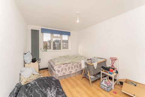 2 bedroom flat for sale, Bridle Close, Enfield